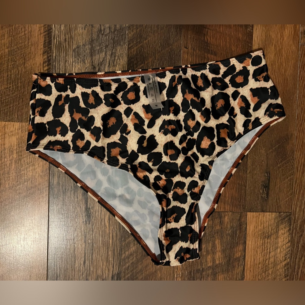 NWOT leopard print bathing suit bottoms.